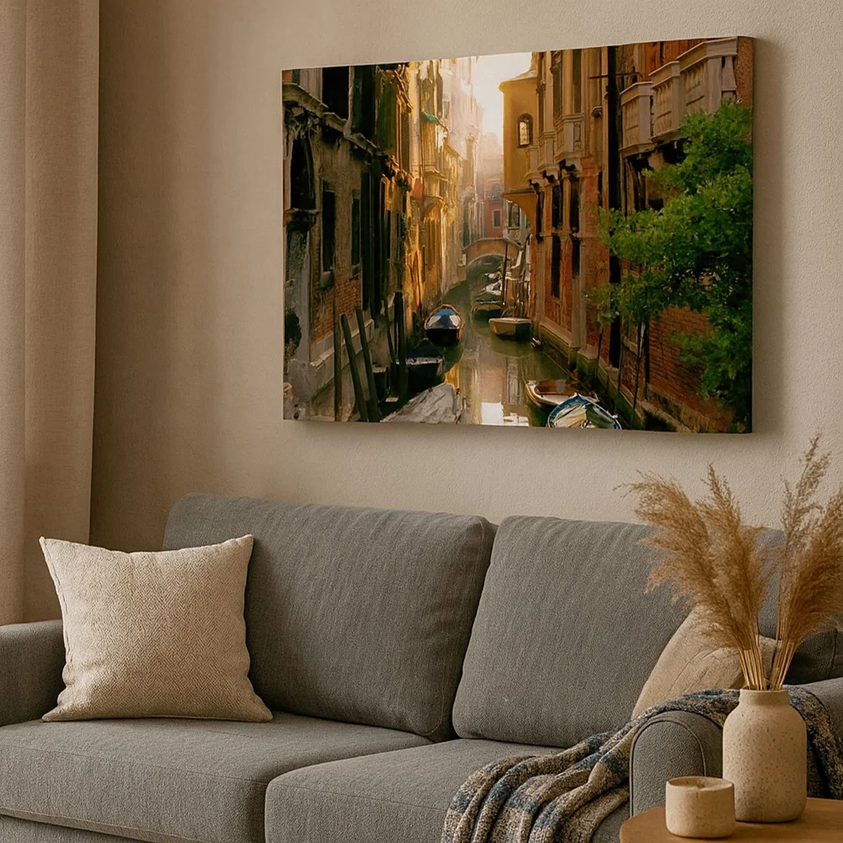 Quadro su tela - Stampe su Tela - Un pittoresco canale a Venezia con barche e un ponte - 70x50cm - Un angolo di Venezia - Decorazione murale moderna per soggiorno e camera da letto ARTTOR