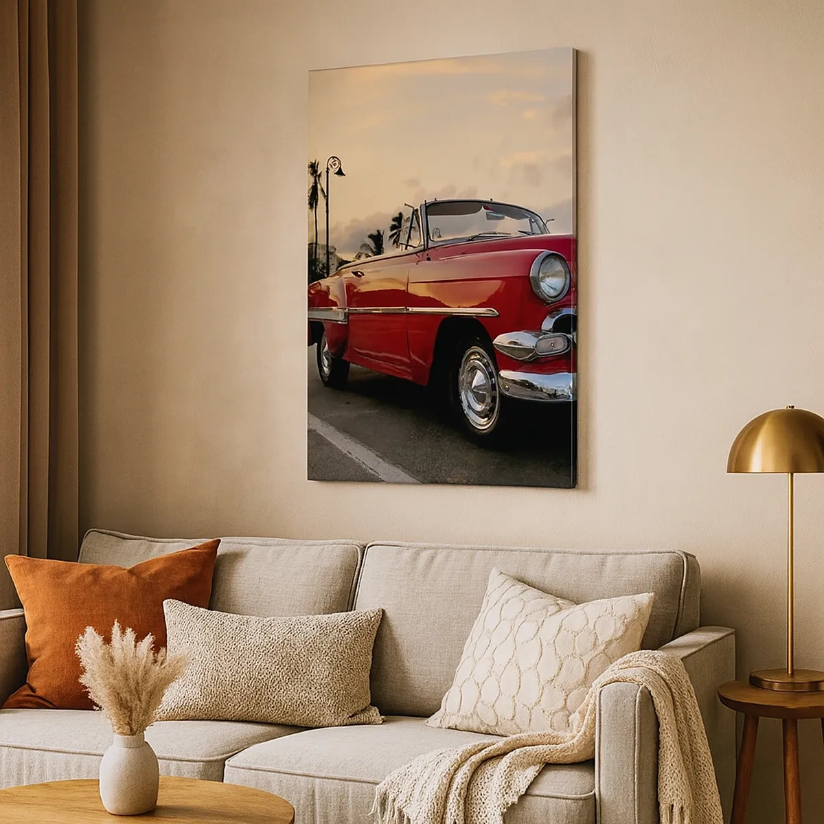 Quadro su tela - Stampe su Tela - Una decappottabile rossa classica parcheggiata tra le palme al tramonto. - 50x70cm - Il calore rosso dei tropici - Decorazione murale moderna per soggiorno e camera da letto ARTTOR