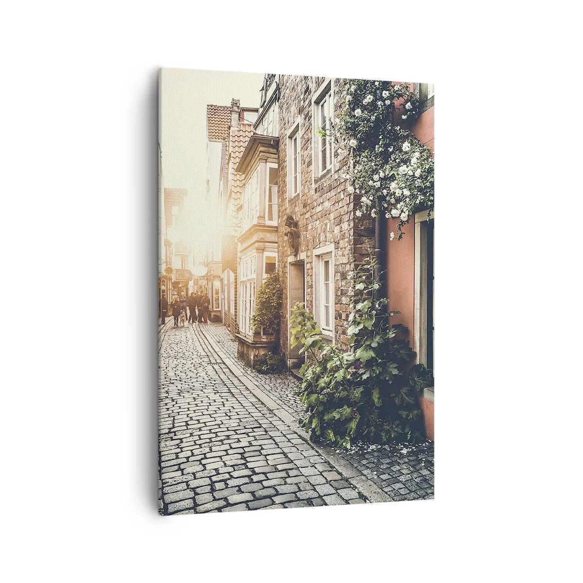 Quadro su tela - Stampe su Tela - Una strada affascinante con pavimentazione in pietra e fiori - 70x100cm - L'angolo delle rose nella luce rosata - Decorazione murale moderna per soggiorno e camera da letto ARTTOR