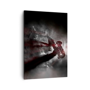 Quadro su tela - Stampe su Tela - Sassofonista in fumo sul palco in un suggestivo abito nero e rosso - 50x70cm - Nei fumi del jazz - Decorazione murale moderna per soggiorno e camera da letto ARTTOR