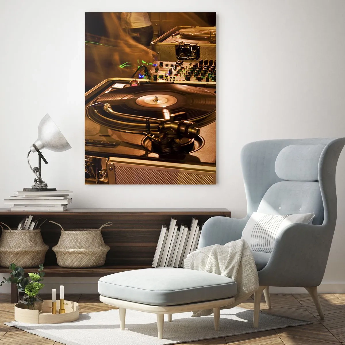 Quadro su vetro - Un giradischi sullo sfondo di una festa con effetti di luce dinamici - 50x70cm - Senti la forza? - Decorazione murale moderna per soggiorno e camera da letto ARTTOR