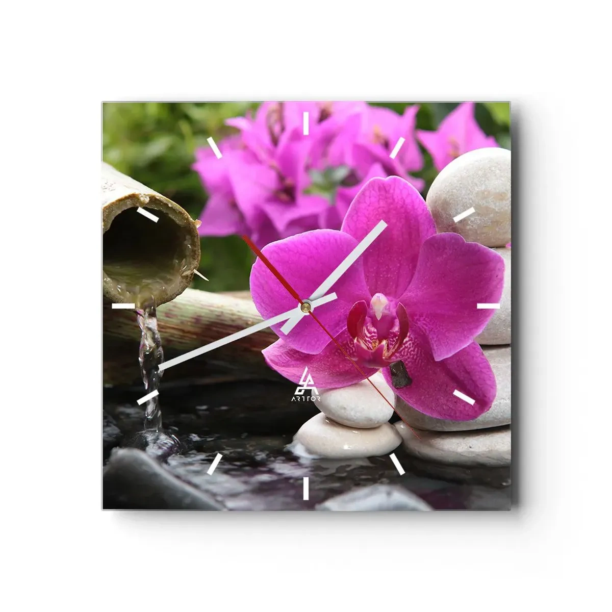 Orologio da parete - Orologio in Vetro - Orchidea viola, pietre e bambù con acqua in un ambiente rilassante - 30x30cm - E già ti riposi - Decorazione murale moderna per soggiorno e camera da letto ARTTOR