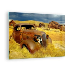 Quadro su vetro - Un'auto d'epoca sullo sfondo di un villaggio deserto - 70x50cm - Meritato riposo - Decorazione murale moderna per soggiorno e camera da letto ARTTOR