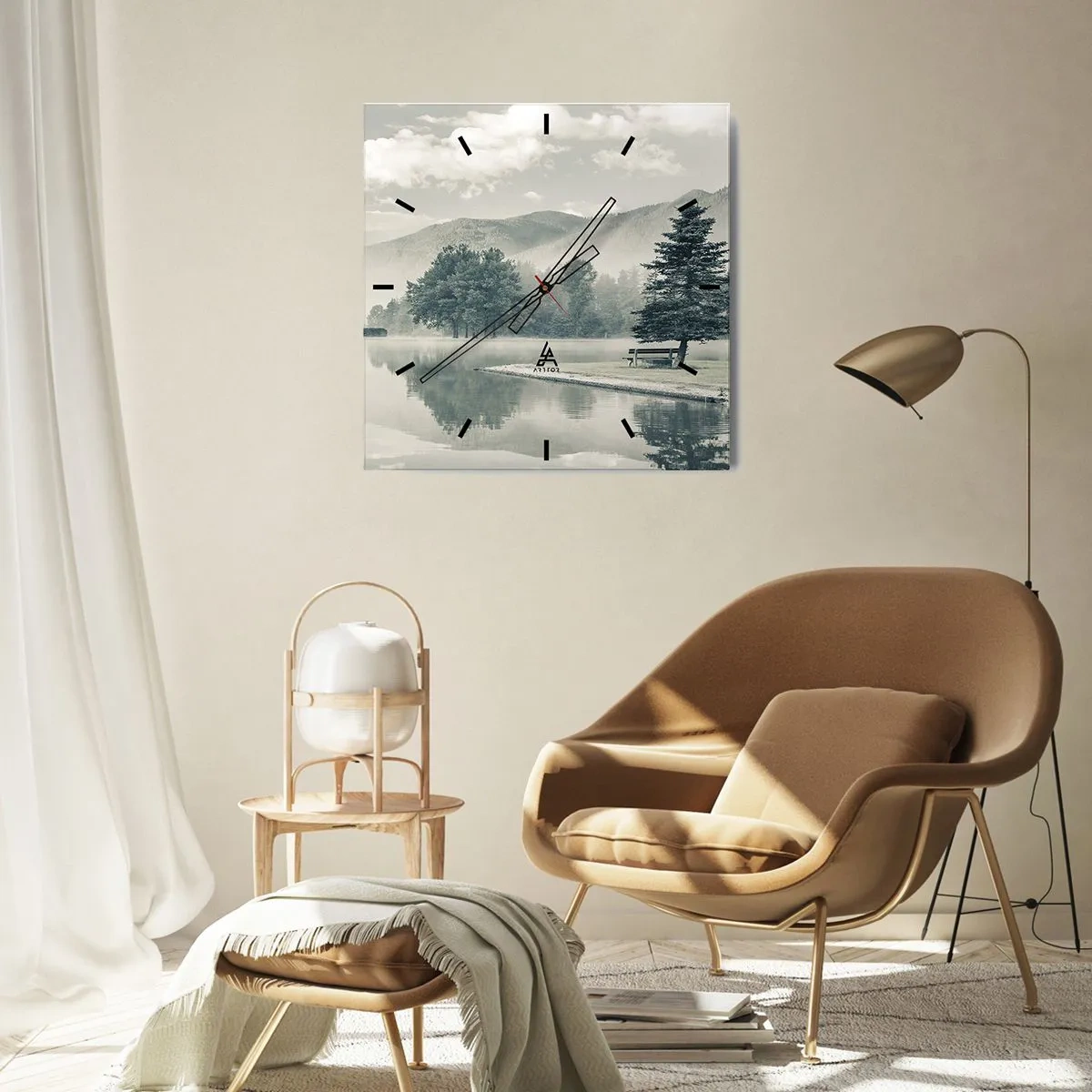 Orologio da parete - Orologio in Vetro - Un pittoresco lago con una panchina e la nebbia sullo sfondo - 30x30cm - Il lago dorme ancora - Decorazione murale moderna per soggiorno e camera da letto ARTTOR