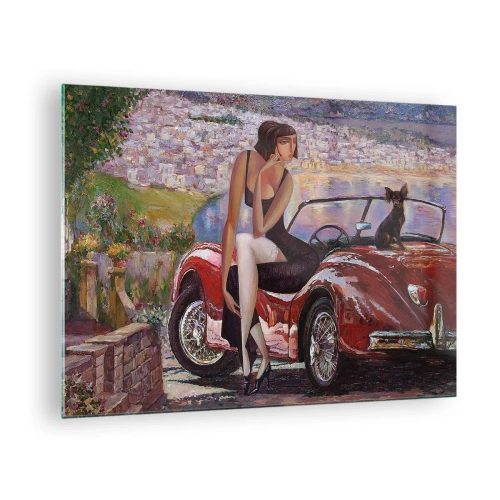 Quadro su vetro - Una donna e un cane vicino a un'auto rossa con un paesaggio sullo sfondo. - 70x50cm - Estate? Solo sulla Riviera - Decorazione murale moderna per soggiorno e camera da letto ARTTOR