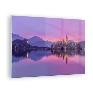 Quadro su vetro - Una chiesa su un'isola con montagne e un tramonto sullo sfondo - 70x50cm - Isola favolosa al crepuscolo - Decorazione murale moderna per soggiorno e camera da letto ARTTOR