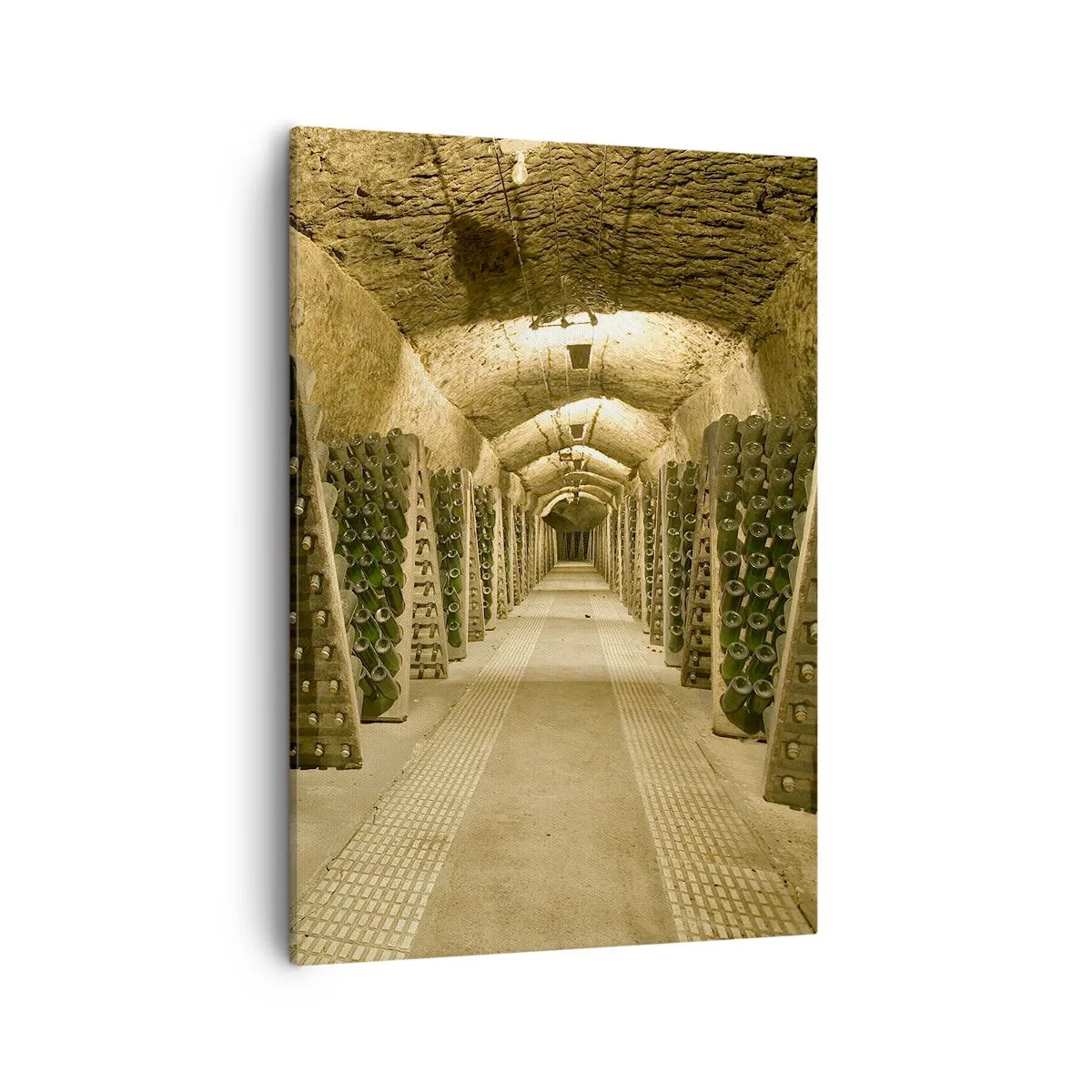 Quadro su tela - Stampe su Tela - Un vigneto con una cantina piena di bottiglie di vino esposte su scaffali di legno. - 50x70cm - Nascita del sapore - Decorazione murale moderna per soggiorno e camera da letto ARTTOR