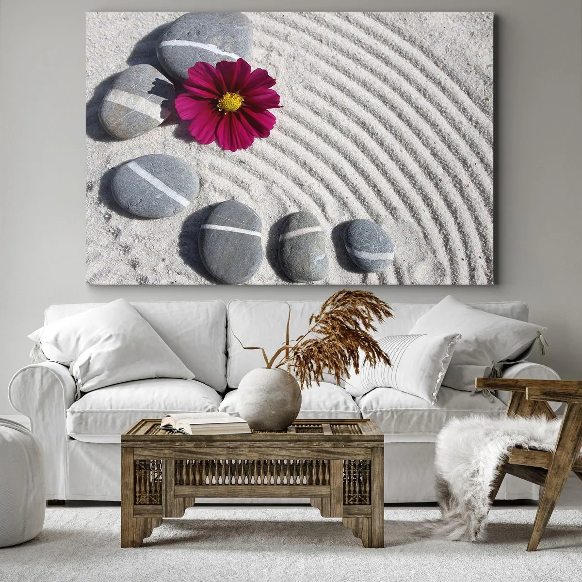 Quadro su tela - Stampe su Tela - Pietre e un fiore rosa sulla sabbia in stile zen - 120x80cm - Energia e pace nel cerchio magico della natura - Decorazione murale moderna per soggiorno e camera da letto ARTTOR