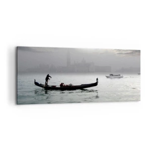 Quadro su tela - Stampe su Tela - Una gondola scivola sulle acque di Venezia in una mattina nebbiosa, sovrastando la città. - 120x50cm - Città magica di acqua e nebbia - Decorazione murale moderna per soggiorno e camera da letto ARTTOR