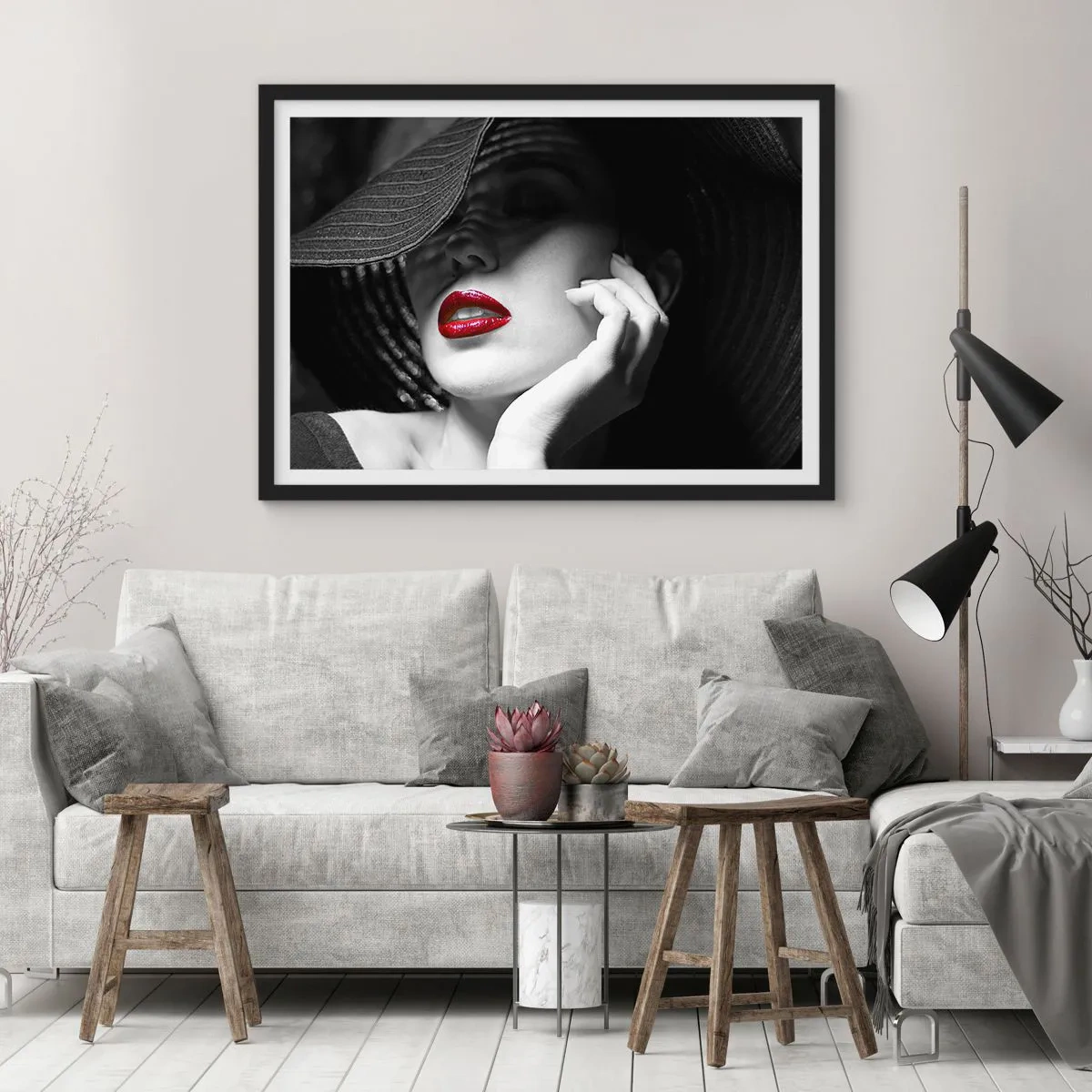 Poster in cornice nera - Ritratto in bianco e nero di una donna con le labbra rosse - 70x50cm - Studio in scarlatto - Decorazione murale moderna per soggiorno e camera da letto ARTTOR