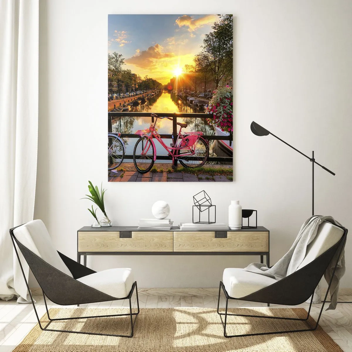 Quadro su vetro - Tramonto sul canale con biciclette sullo sfondo - 50x70cm - Mattino di primavera ad Amsterdam - Decorazione murale moderna per soggiorno e camera da letto ARTTOR
