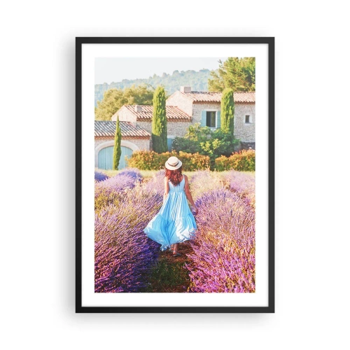 Poster in cornice nera - Una donna con un vestito blu cammina in un campo di lavanda. - 50x70cm - La ragazza nella lavanda - Decorazione murale moderna per soggiorno e camera da letto ARTTOR