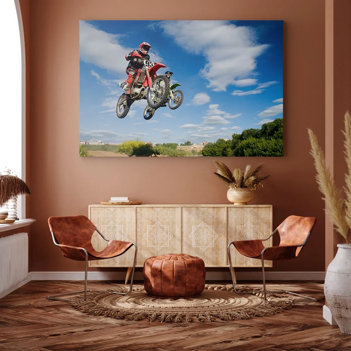 Quadro su tela - Stampe su Tela - Piloti di moto da cross in aria durante un salto - 100x70cm - Saltando sotto il cielo - Decorazione murale moderna per soggiorno e camera da letto ARTTOR