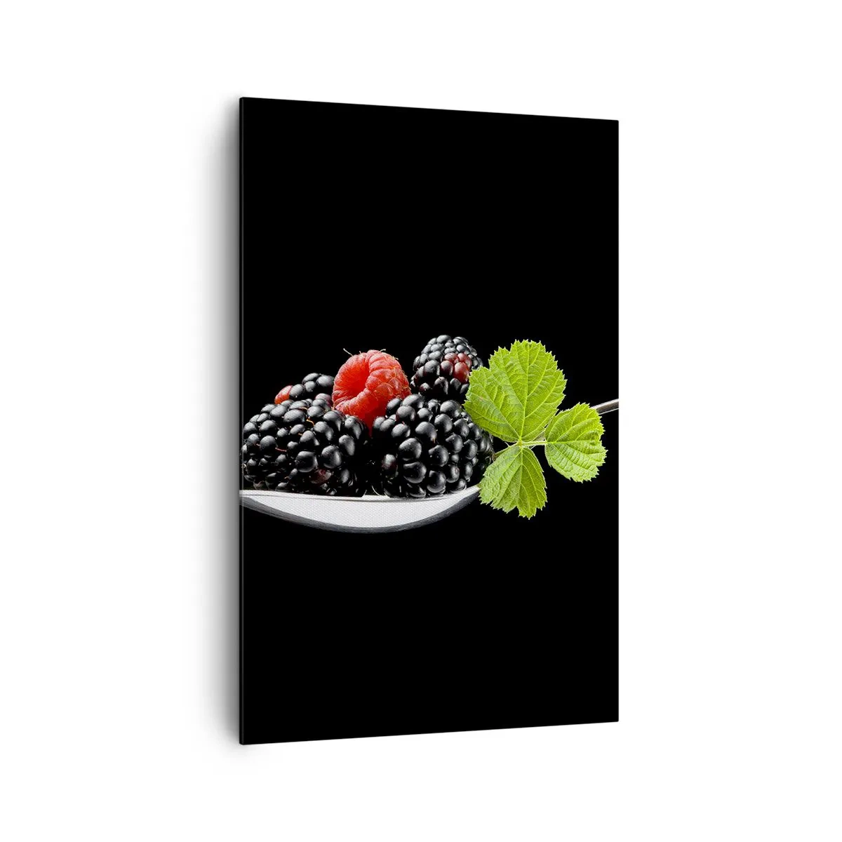 Quadro su tela - Stampe su Tela - More e lamponi su un cucchiaio con una foglia su uno sfondo nero - 80x120cm - I sapori della freschezza - Decorazione murale moderna per soggiorno e camera da letto ARTTOR