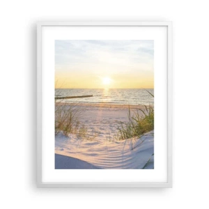Poster in cornice bianca - Rumore del mare, uccelli che cantano, spiaggia selvatica tra i cespugli... - 40x50 cm