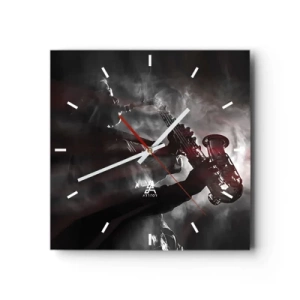 Orologio da parete - Orologio in Vetro - Sassofonista in fumo sul palco in un suggestivo abito nero e rosso - 30x30cm - Nei fumi del jazz - Decorazione murale moderna per soggiorno e camera da letto ARTTOR