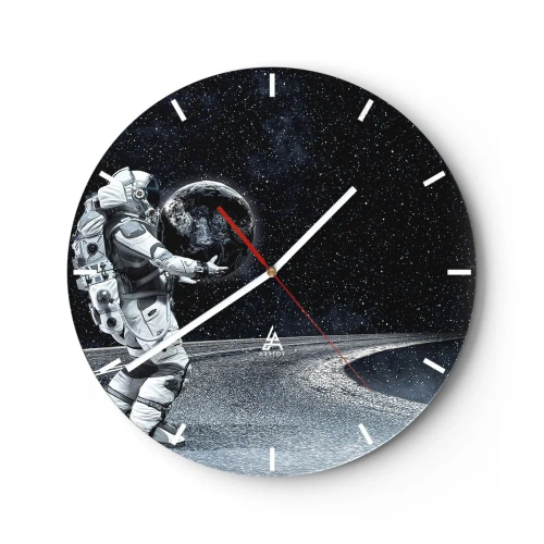Orologio da parete - Orologio in Vetro - Un astronauta in piedi sulla luna che tiene la Terra tra le mani - 30x30cm - Sulla Via Lattea - Decorazione murale moderna per soggiorno, cucina e camera da letto ARTTOR