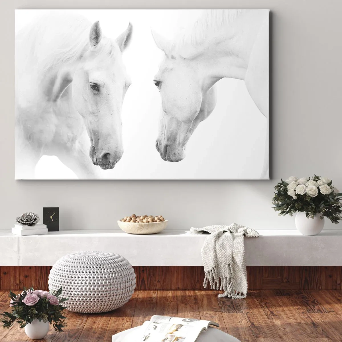 Quadro su tela - Stampe su Tela - Un ritratto minimalista di due cavalli bianchi - 70x50cm - È amicizia? - Decorazione murale moderna per soggiorno e camera da letto ARTTOR
