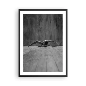 Poster in cornice nera - Una ballerina in una posa artistica su un palco di legno - 50x70cm - Simmetria ritrovata - Decorazione murale moderna per soggiorno e camera da letto ARTTOR