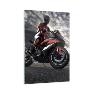Quadro su vetro - Un motociclista su una moto sportiva contro un cielo nuvoloso - 80x120cm - Il cavaliere oscuro - Decorazione murale moderna per soggiorno e camera da letto ARTTOR
