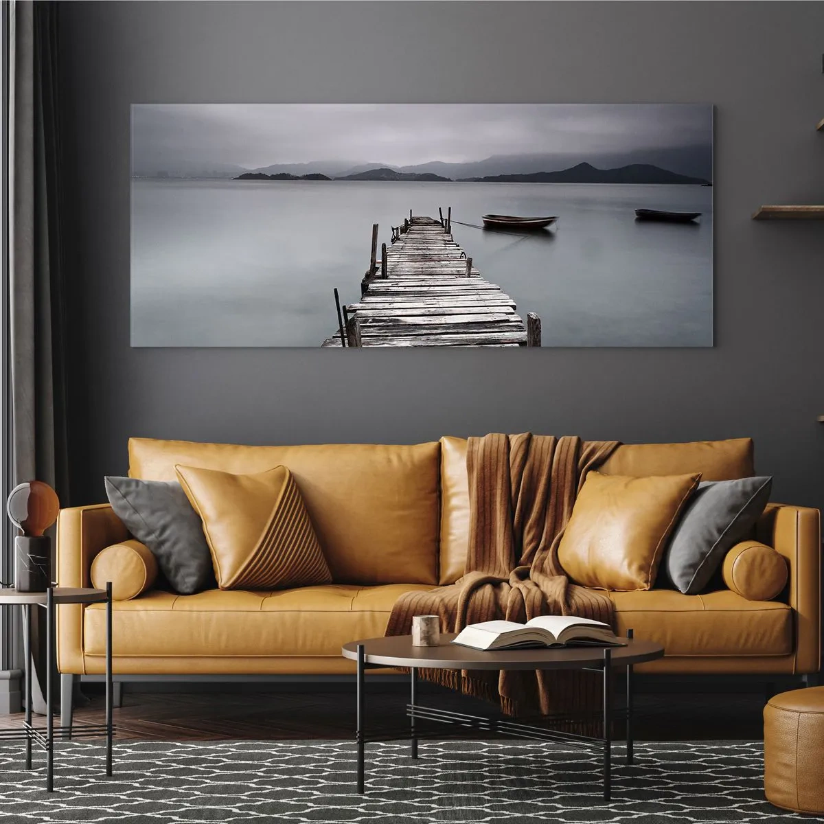 Quadro su vetro - Un ponte di legno che conduce alla superficie calma del lago - 140x50cm - Domani puoi partire - Decorazione murale moderna per soggiorno e camera da letto ARTTOR