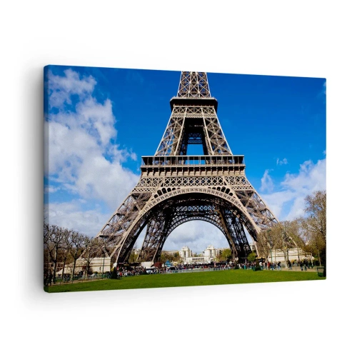 Quadro su tela - Stampe su Tela - La Torre Eiffel sullo sfondo di un cielo azzurro e di un parco verde - 70x50cm - Tutta Parigi ai suoi piedi - Decorazione murale moderna per soggiorno e camera da letto ARTTOR