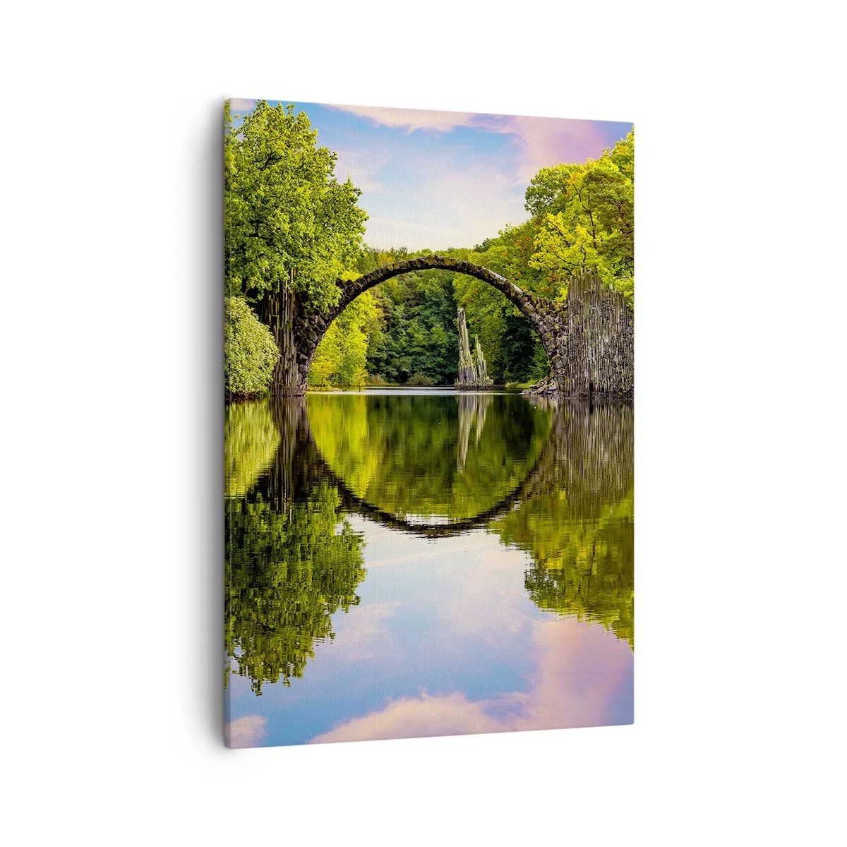 Quadro su tela - Stampe su Tela - Un ponte di pietra sopra un fiume con un riflesso perfetto nell'acqua - 50x70cm - All'incontro di due mondi - Decorazione murale moderna per soggiorno e camera da letto ARTTOR