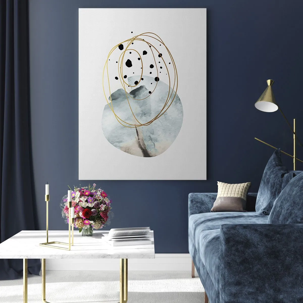 Quadro su vetro - Composizione astratta con una macchia blu e linee dorate - 50x70cm - Nell'abbraccio dello spazio - Decorazione murale moderna per soggiorno e camera da letto ARTTOR