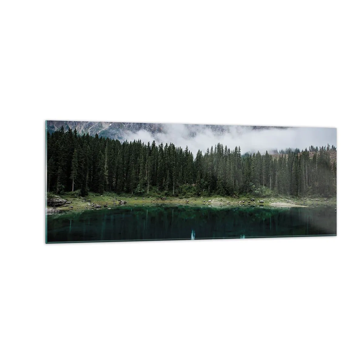 Quadro su vetro - Un paesaggio montano con una foresta e un lago che riflette il cielo - 140x50cm - Silenzio, non svegliamo l'acqua che dorme... - Decorazione murale moderna per soggiorno e camera da letto ARTTOR