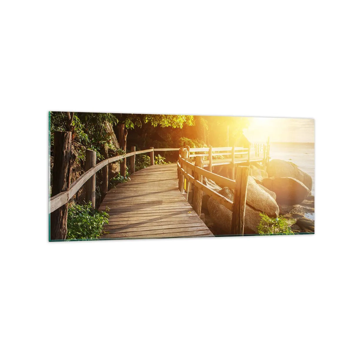 Quadro su vetro - Un ponte di legno tra il verde che conduce al mare sotto i raggi del sole - 120x50cm - Altra curva, altre meraviglie - Decorazione murale moderna per soggiorno e camera da letto ARTTOR