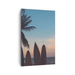 Quadro su tela - Stampe su Tela - Tavole da surf sullo sfondo di una palma e di un tramonto - 80x120cm - Domani anche ci divertiamo - Decorazione murale moderna per soggiorno e camera da letto ARTTOR