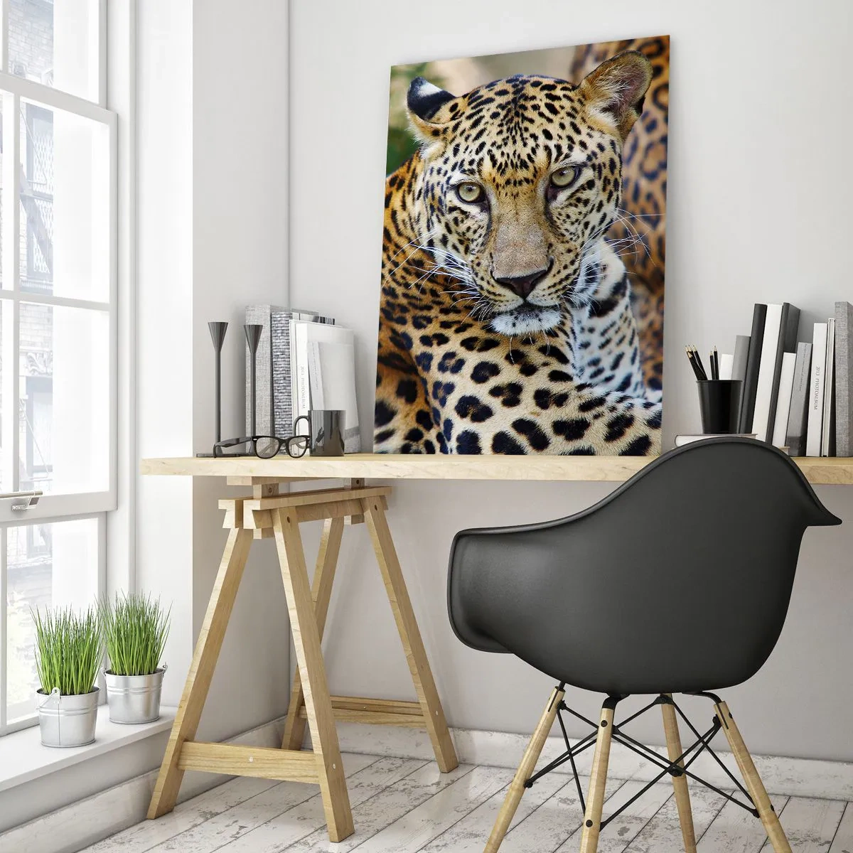 Quadro su vetro - Un leopardo selvatico che riposa tra il verde - 50x70cm - Selvaggio e tranquillo - Decorazione murale moderna per soggiorno e camera da letto ARTTOR