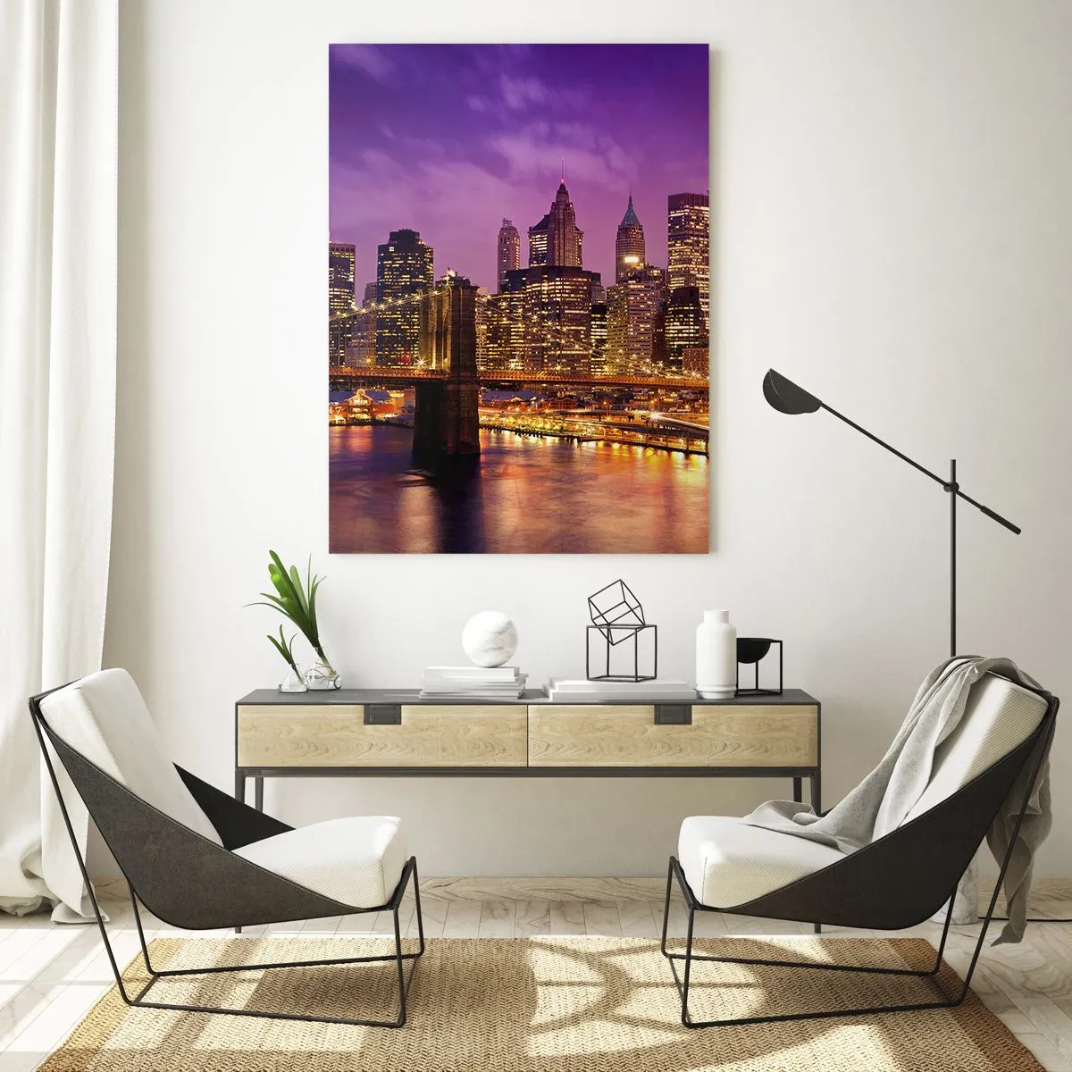 Quadro su vetro - Panorama della città con il ponte nella luce della sera contro il cielo viola - 80x120cm - Manhattan in viola e oro - Decorazione murale moderna per soggiorno e camera da letto ARTTOR