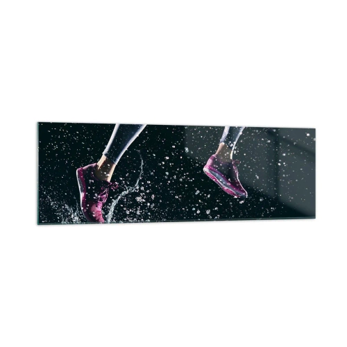 Quadro su vetro - Uno scatto dinamico di una corsa sotto la pioggia su uno sfondo nero - 160x50cm - Quanta forza nelle gambe - Decorazione murale moderna per soggiorno e camera da letto ARTTOR