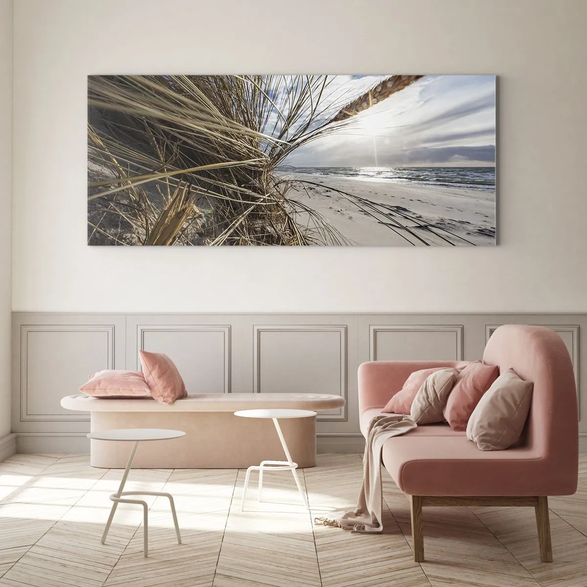 Quadro su vetro - Una spiaggia con erba secca sulle dune e vista sul mare - 140x50cm - L'incontro degli elementi - Decorazione murale moderna per soggiorno e camera da letto ARTTOR