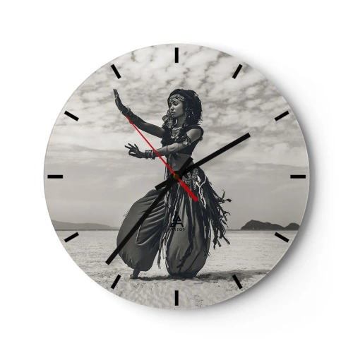 Orologio da parete - Orologio in Vetro - Fotografia in bianco e nero di una donna che balla sulla spiaggia - 30x30cm - Il ballo delle isole del sud - Decorazione murale moderna per soggiorno, cucina e camera da letto ARTTOR