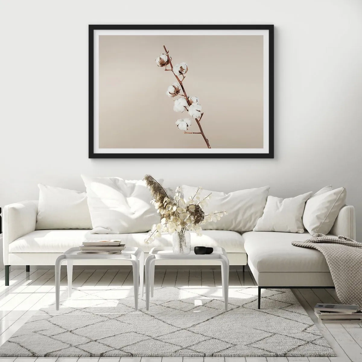 Poster in cornice nera - Un rametto di cotone su uno sfondo beige - 100x70cm - Alla fonte della morbidezza - Decorazione murale moderna per soggiorno e camera da letto ARTTOR