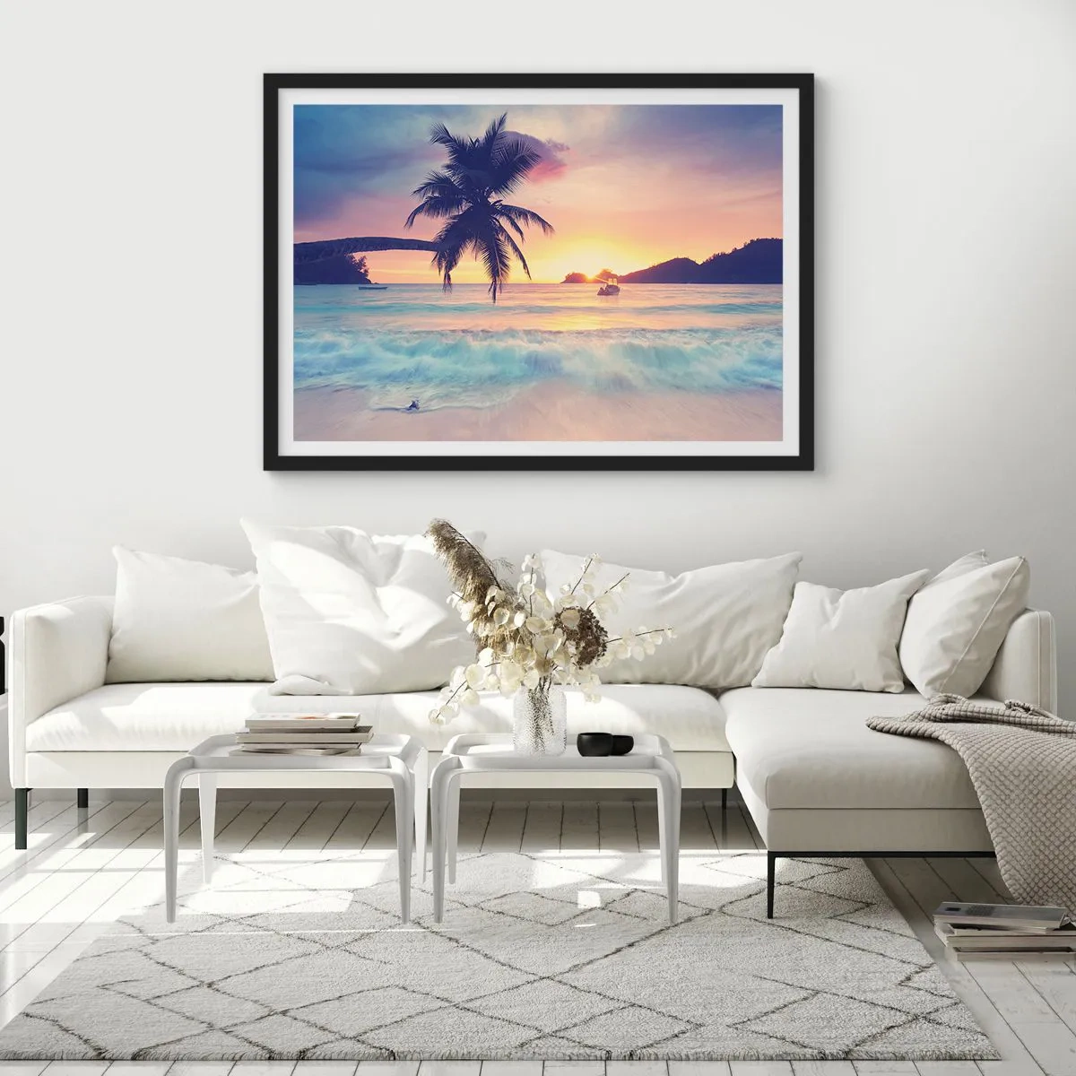 Poster in cornice nera - Spiaggia con una palma e un tramonto sull'oceano - 100x70cm - Sera nell'insenatura - Decorazione murale moderna per soggiorno e camera da letto ARTTOR