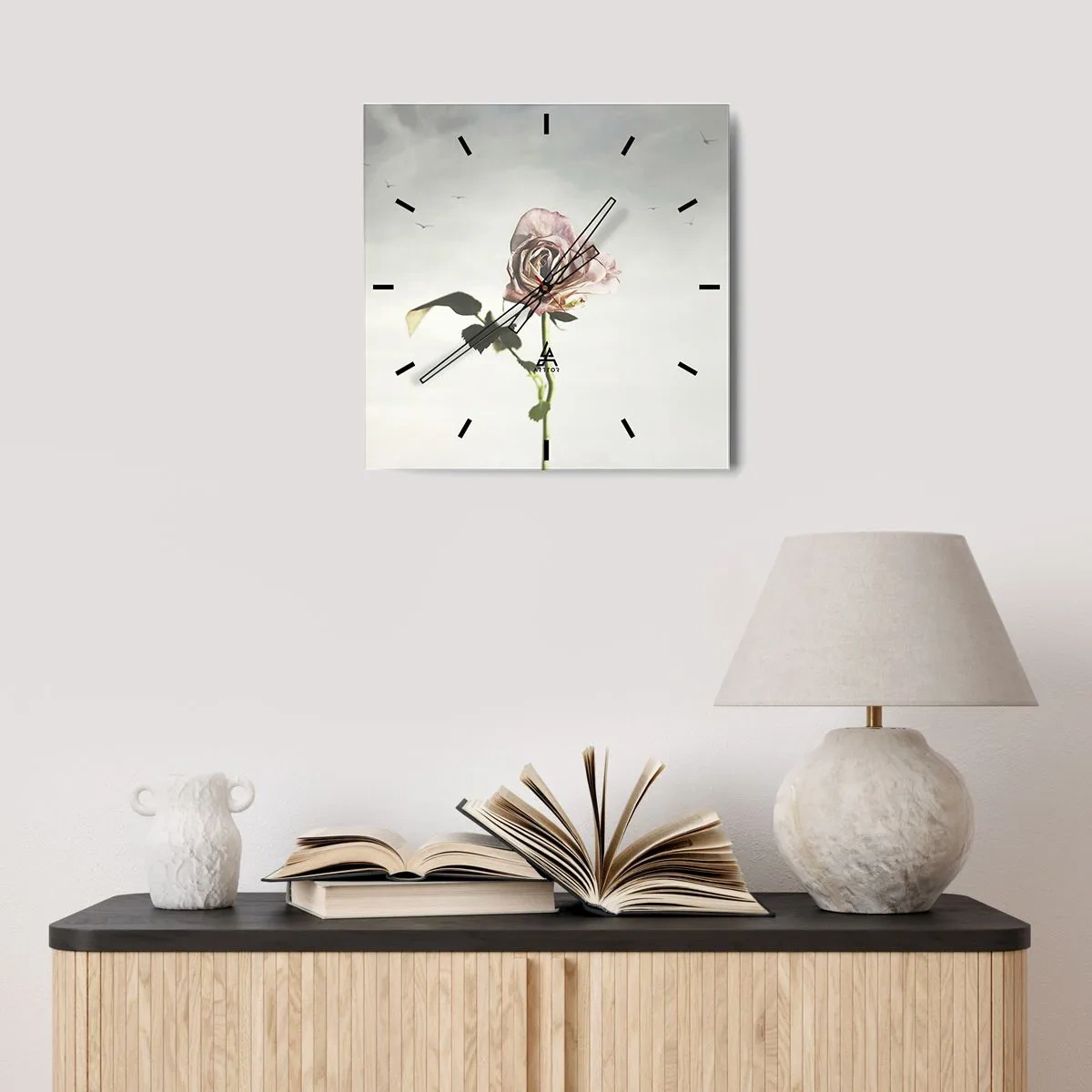 Orologio da parete - Orologio in Vetro - Una rosa delicata contro un cielo luminoso con uccelli che volano - 30x30cm - Il benvenuto alla primavera - Decorazione murale moderna per soggiorno e camera da letto ARTTOR