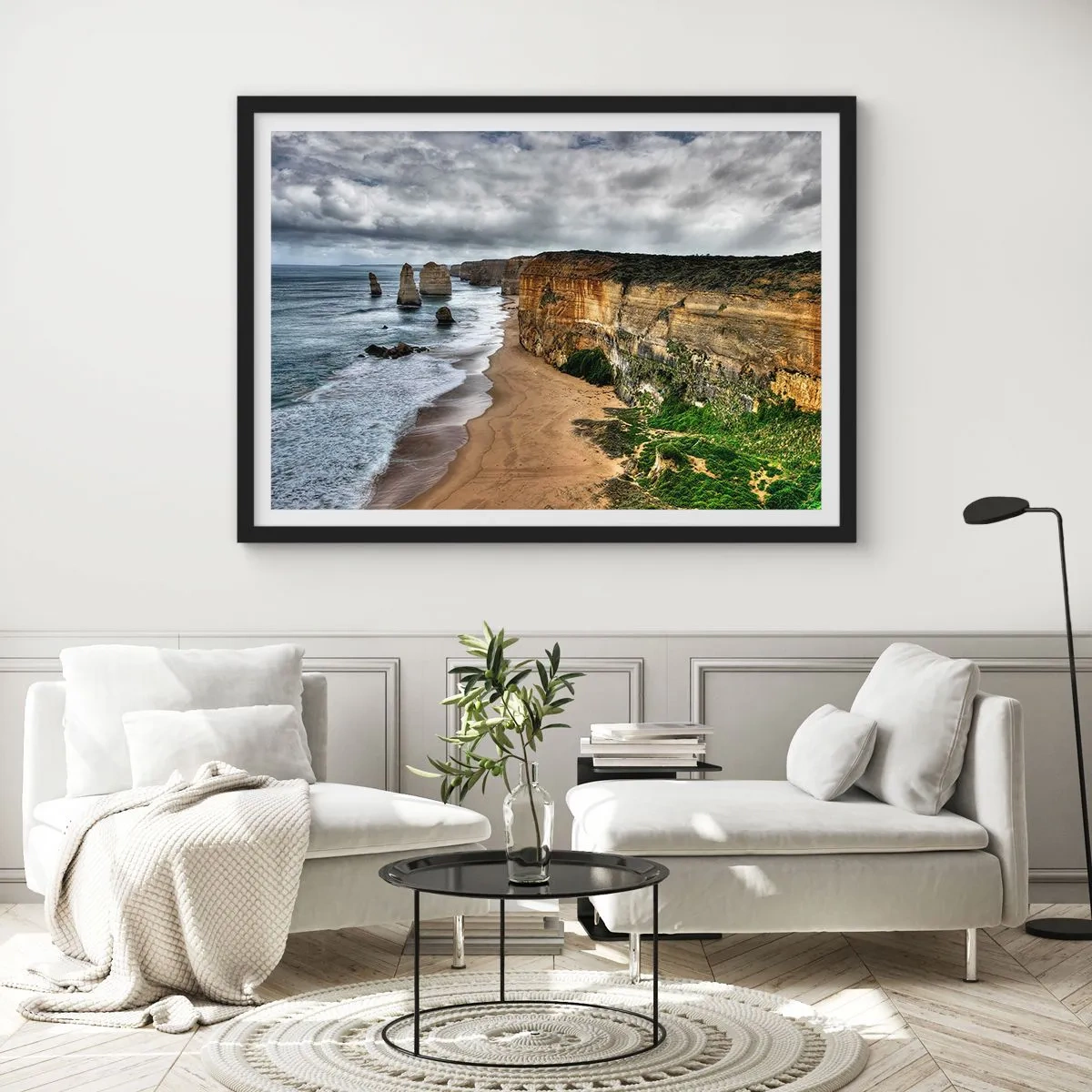 Poster in cornice nera - Costa rocciosa con spiaggia e formazioni rocciose - 100x70cm - Bellezza selvatica - Decorazione murale moderna per soggiorno e camera da letto ARTTOR