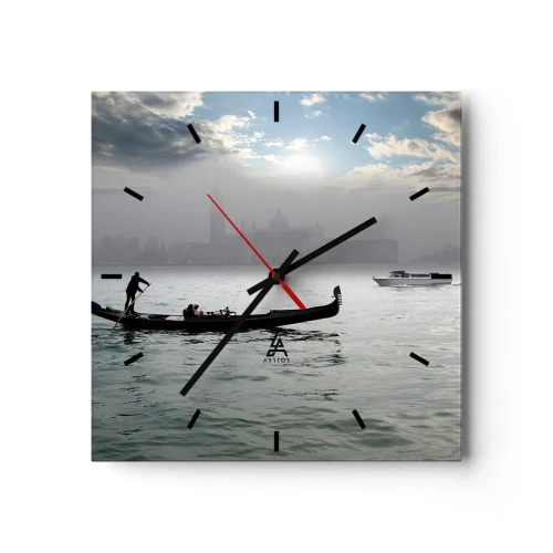 Orologio da parete - Orologio in Vetro - Una gondola scivola sulle acque di Venezia in una mattina nebbiosa, sovrastando la città. - 30x30cm - Città magica di acqua e nebbia - Decorazione murale moderna per soggiorno e camera da letto ARTTOR