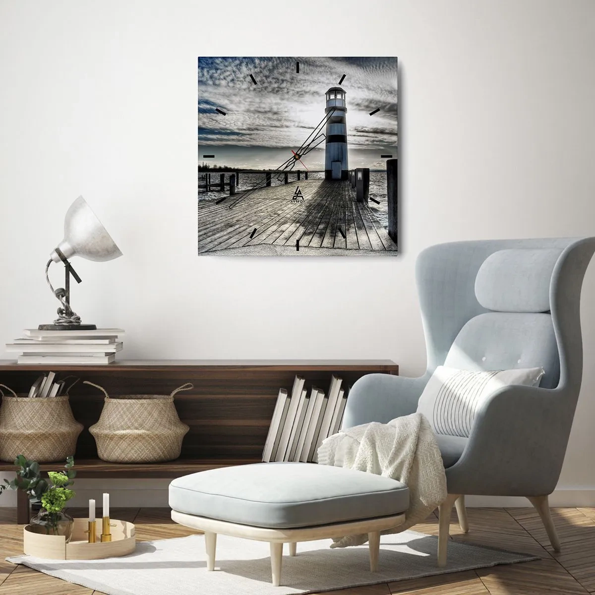Orologio da parete - Orologio in Vetro - Faro su un molo di legno con vista sul mare. - 30x30cm - Marinai, vi aspettiamo - Decorazione murale moderna per soggiorno e camera da letto ARTTOR