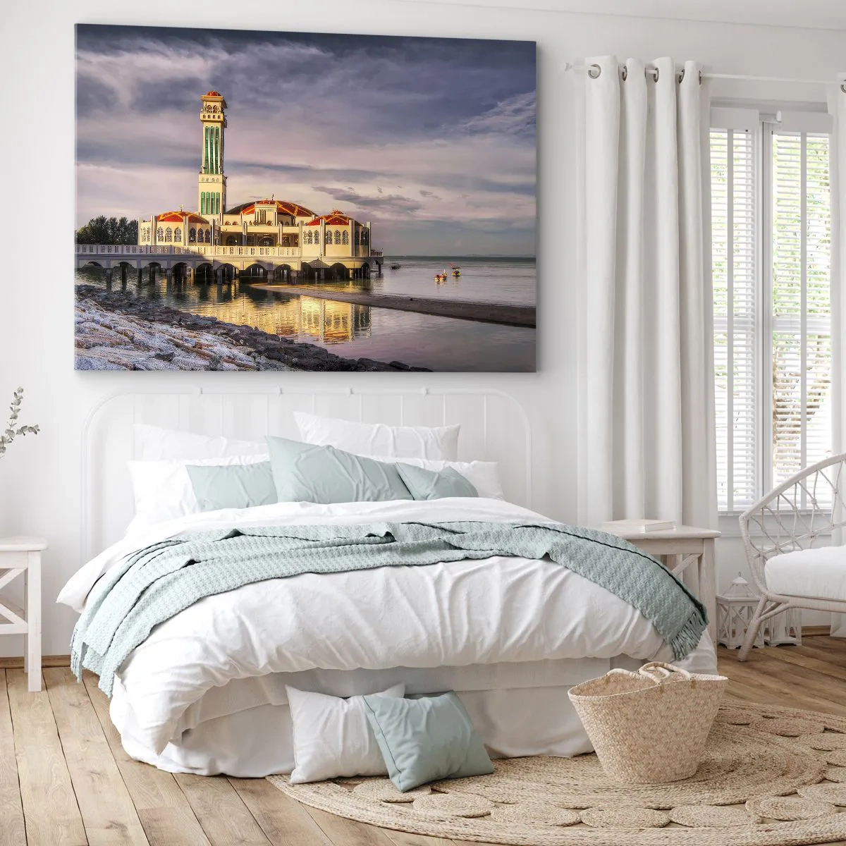 Quadro su tela - Stampe su Tela - Un imponente edificio con un minareto sull'acqua circondato da un paesaggio tranquillo - 70x50cm - Il tempio della natura - Decorazione murale moderna per soggiorno e camera da letto ARTTOR