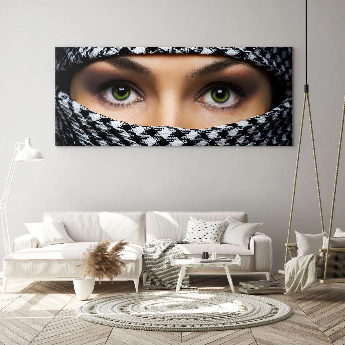 Quadro su vetro - Gli occhi verdi di una donna sono nascosti dietro un tessuto a fantasia in bianco e nero. - 160x50cm - Ritratto di bellezza velata con gli occhi verdi - Decorazione murale moderna per soggiorno e camera da letto ARTTOR