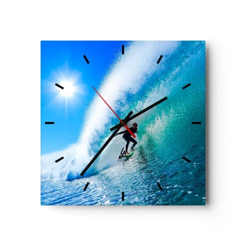 Orologio da parete - Orologio in Vetro - Un surfista su una tavola cavalca un'onda potente sotto un cielo azzurro. - 30x30cm - Attraverso il grande blu - Decorazione murale moderna per soggiorno e camera da letto ARTTOR