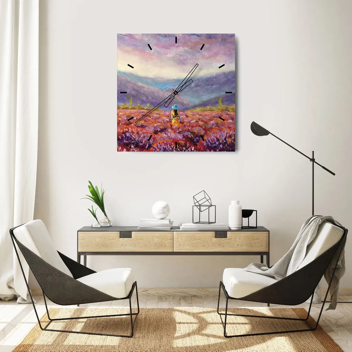 Orologio da parete - Orologio in Vetro - Una donna con un cappello cammina in un campo di lavanda. - 30x30cm - Nel mondo di lavanda - Decorazione murale moderna per soggiorno e camera da letto ARTTOR