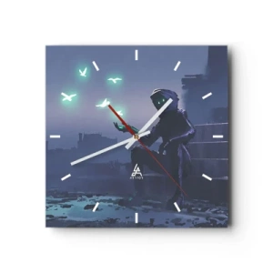 Orologio da parete - Orologio in Vetro - Una figura incappucciata con uccelli magici sullo sfondo di una città - 30x30cm - La vita ritorna - Decorazione murale moderna per soggiorno e camera da letto ARTTOR