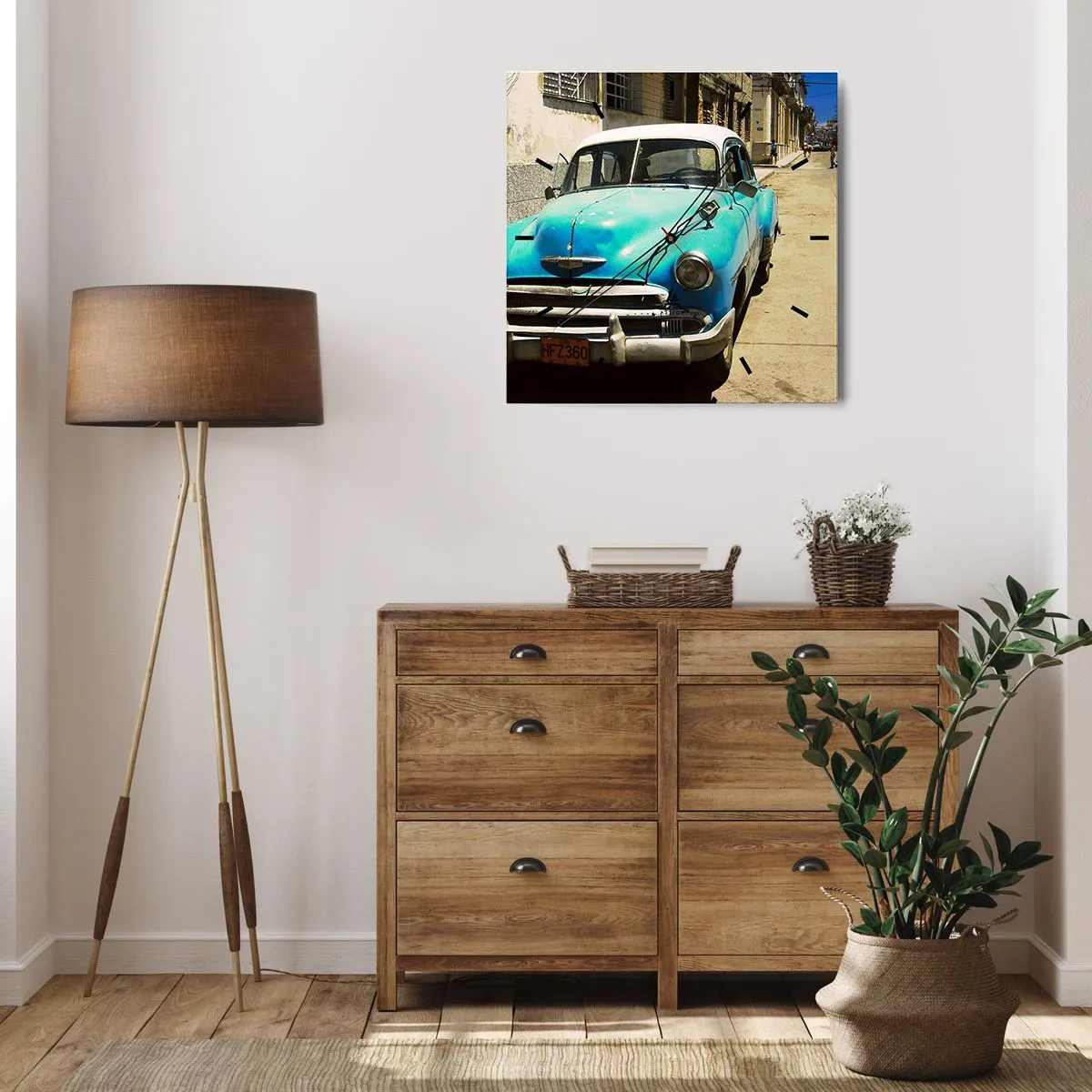 Orologio da parete - Orologio in Vetro - Un'auto d'epoca blu sulla strada in una giornata di sole - 30x30cm - Evviva Cuba! - Decorazione murale moderna per soggiorno e camera da letto ARTTOR