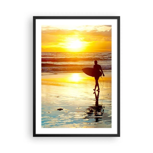 Poster in cornice nera - Surfista che cammina sulla spiaggia al tramonto - 50x70cm - Il ritorno del guerriero - Decorazione murale moderna per soggiorno e camera da letto ARTTOR