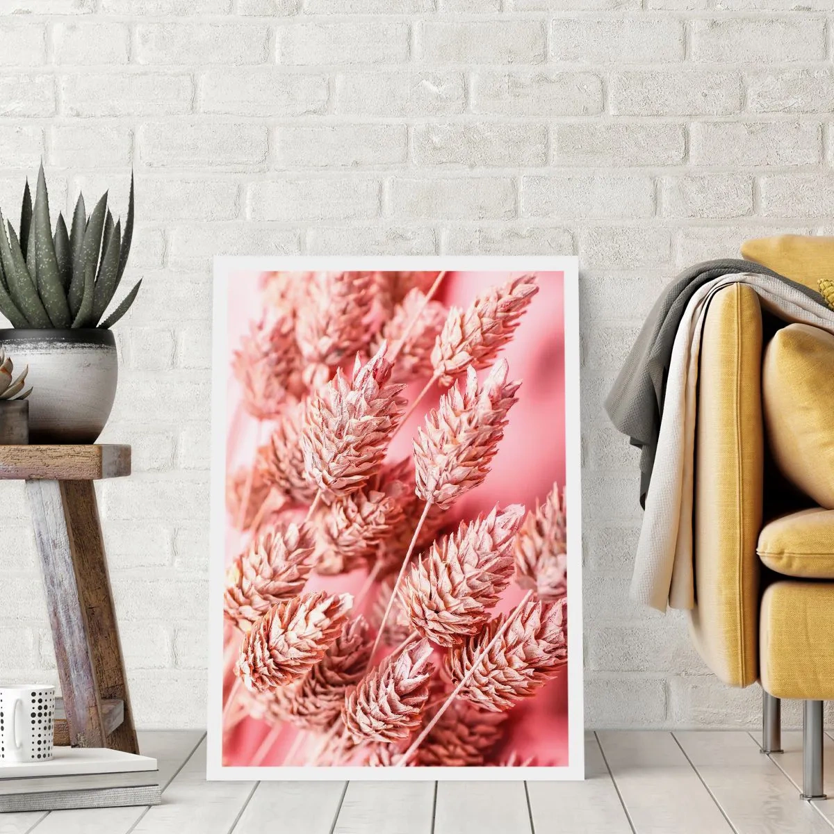 Poster - Primo piano di spighe di grano secche su sfondo rosa - 50x70cm - Cascata di fiori in rosa - Decorazione murale moderna per soggiorno e camera da letto ARTTOR